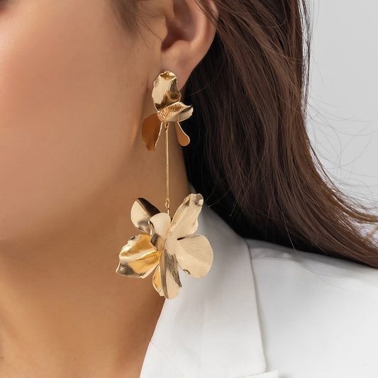 Stylish Vintage Geometric Flower Petal Pendant Earrings in Gold